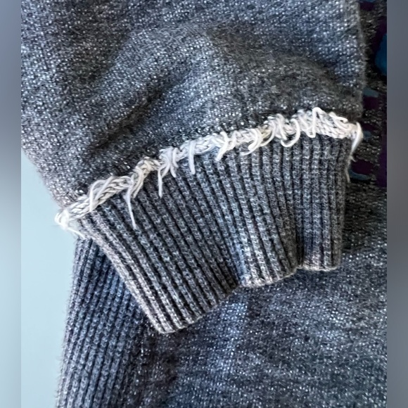 DKNY 2-Piece Set (12 Months) Stylish Distressed Look - Picture 11 of 15